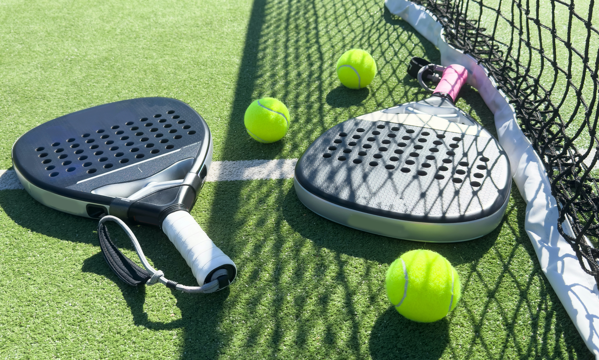 Paddle racket and ball